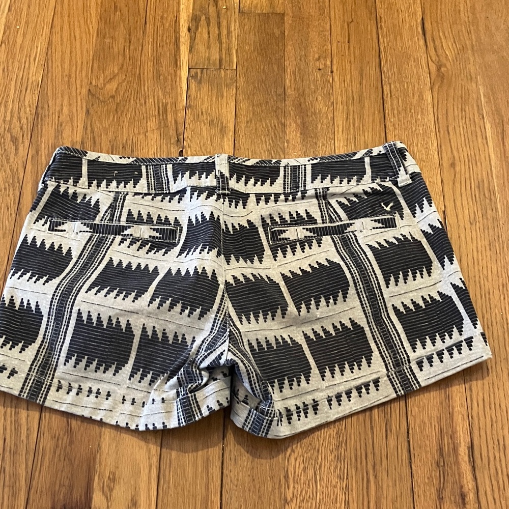 American eagle boho Aztec pattern grey short size… - image 6
